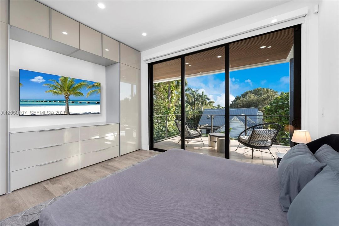 For Sale: $3,999,999 (6 beds, 5 baths, 4109 Square Feet)