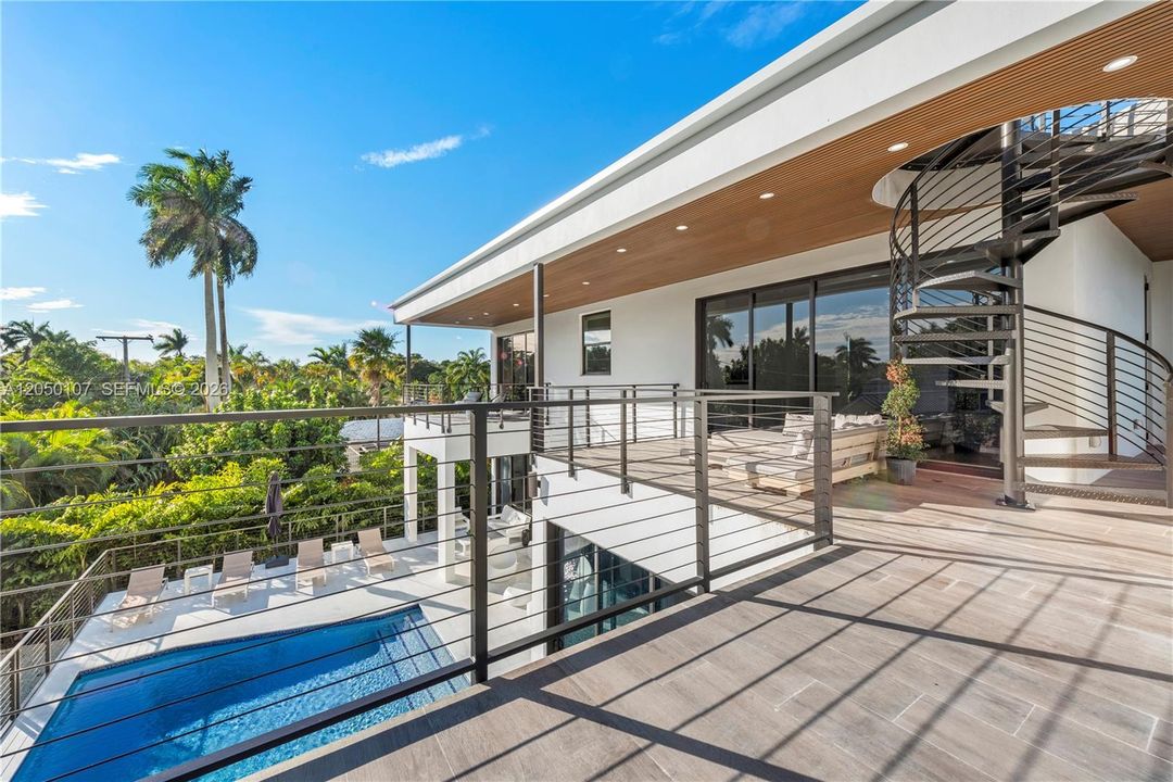 For Sale: $3,999,999 (6 beds, 5 baths, 4109 Square Feet)