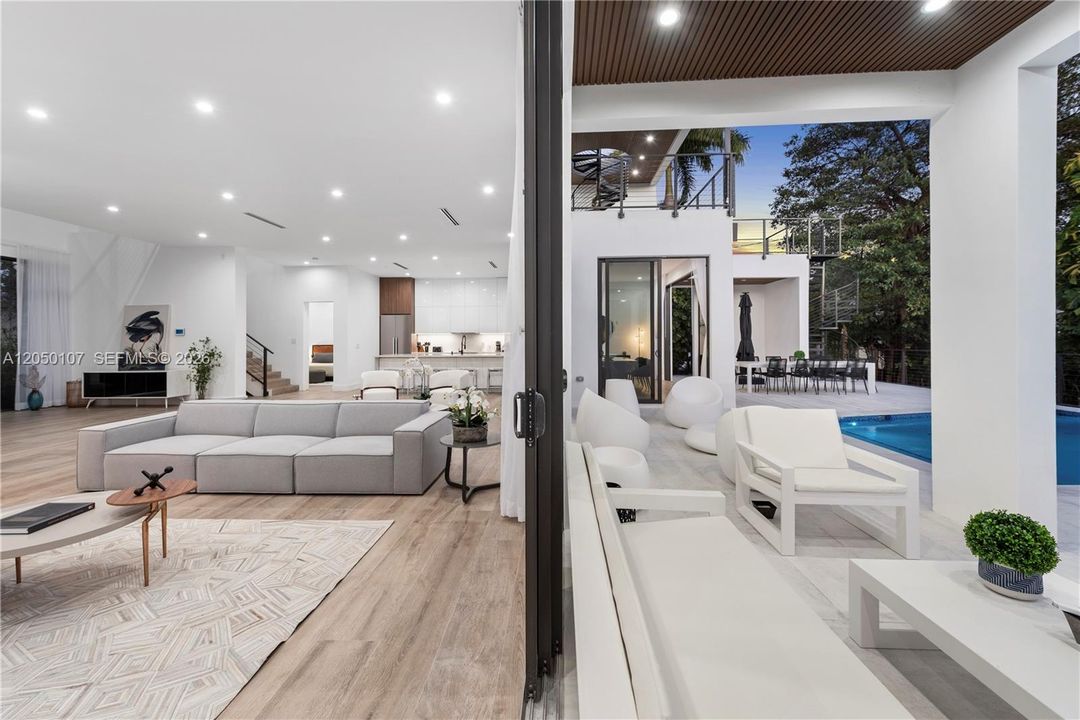 For Sale: $3,999,999 (6 beds, 5 baths, 4109 Square Feet)