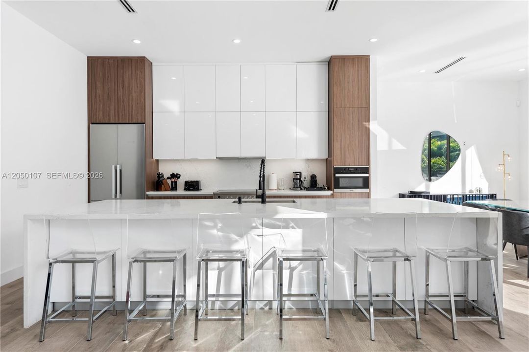 For Sale: $3,999,999 (6 beds, 5 baths, 4109 Square Feet)