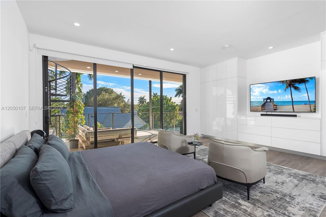 For Sale: $3,999,999 (6 beds, 5 baths, 4109 Square Feet)