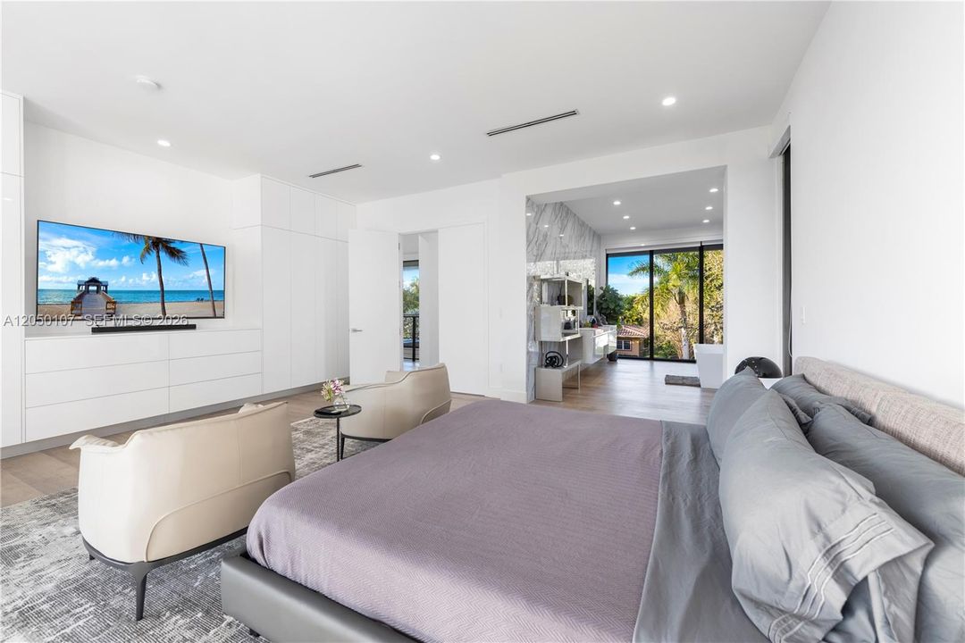 For Sale: $3,999,999 (6 beds, 5 baths, 4109 Square Feet)