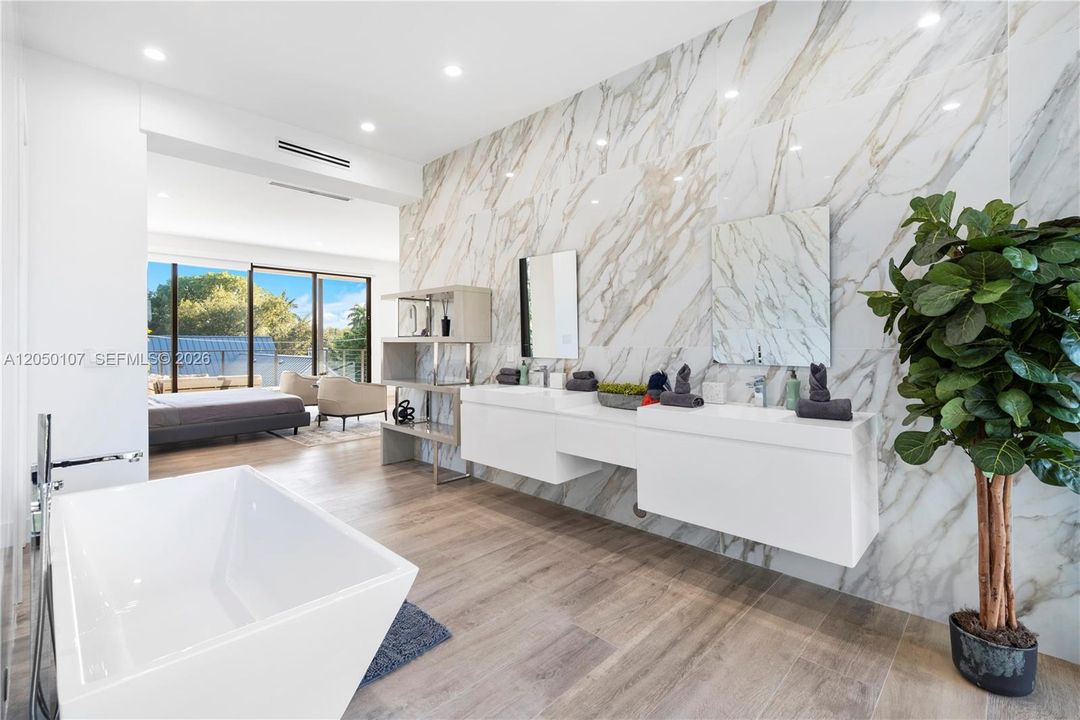 For Sale: $3,999,999 (6 beds, 5 baths, 4109 Square Feet)