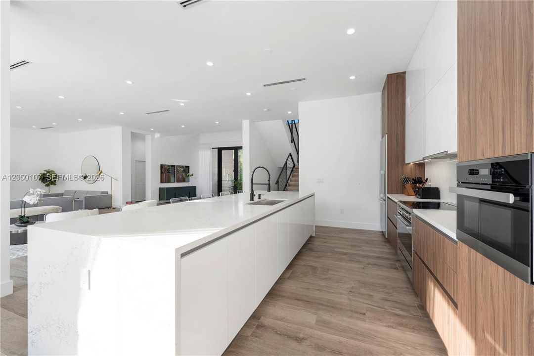 For Sale: $3,999,999 (6 beds, 5 baths, 4109 Square Feet)