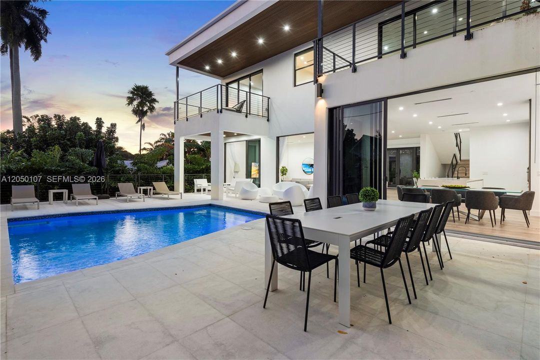 For Sale: $3,999,999 (6 beds, 5 baths, 4109 Square Feet)