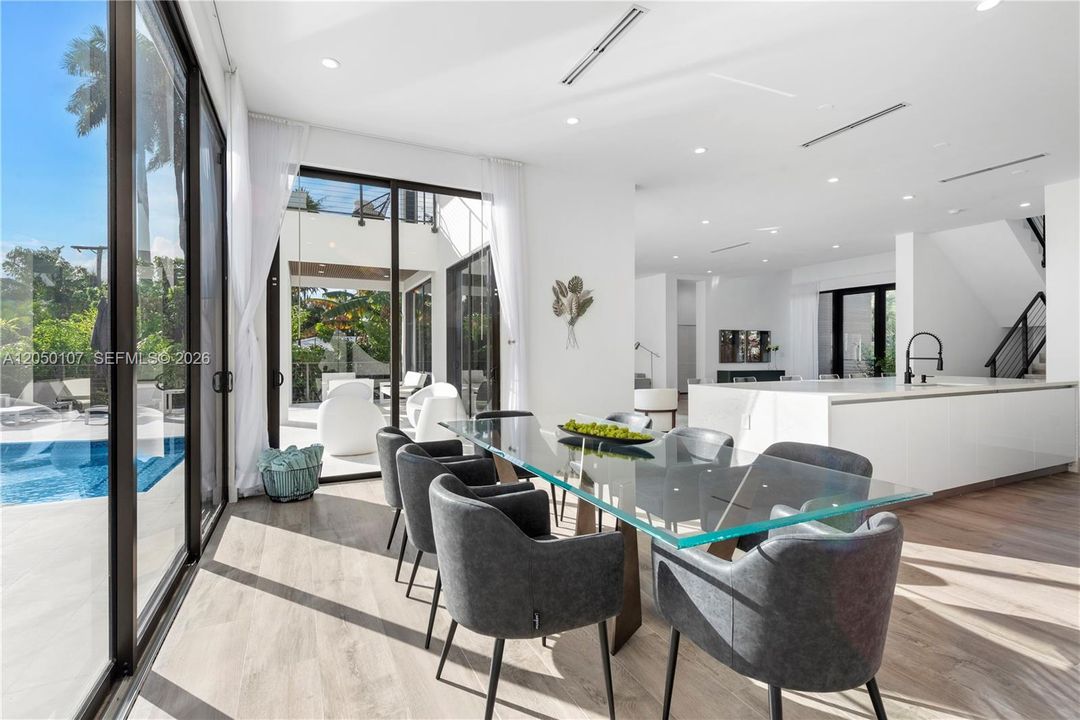 For Sale: $3,999,999 (6 beds, 5 baths, 4109 Square Feet)