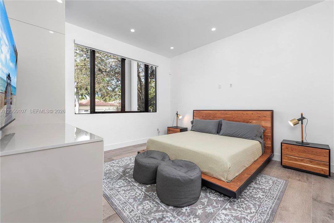 For Sale: $3,999,999 (6 beds, 5 baths, 4109 Square Feet)