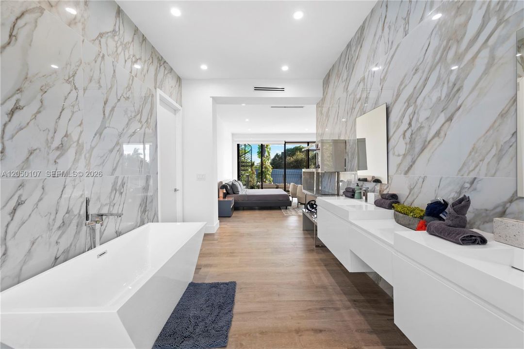 For Sale: $3,999,999 (6 beds, 5 baths, 4109 Square Feet)