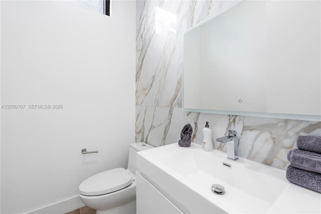 For Sale: $3,999,999 (6 beds, 5 baths, 4109 Square Feet)
