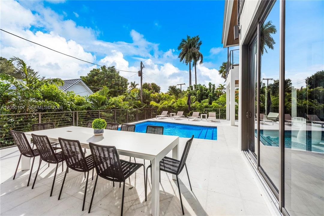 For Sale: $3,999,999 (6 beds, 5 baths, 4109 Square Feet)