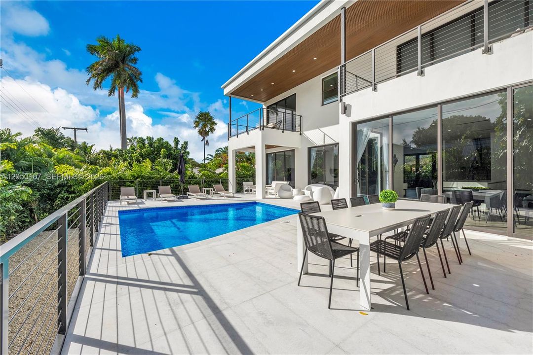 For Sale: $3,999,999 (6 beds, 5 baths, 4109 Square Feet)
