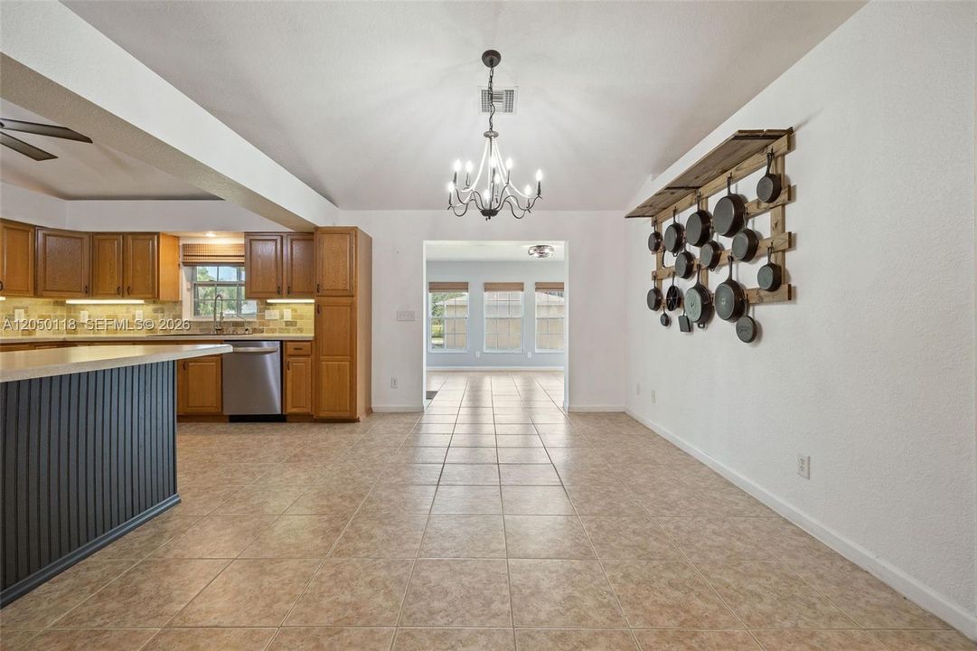 En Venta: $575,000 (3 camas, 2 baños, 0 Pies cuadrados)