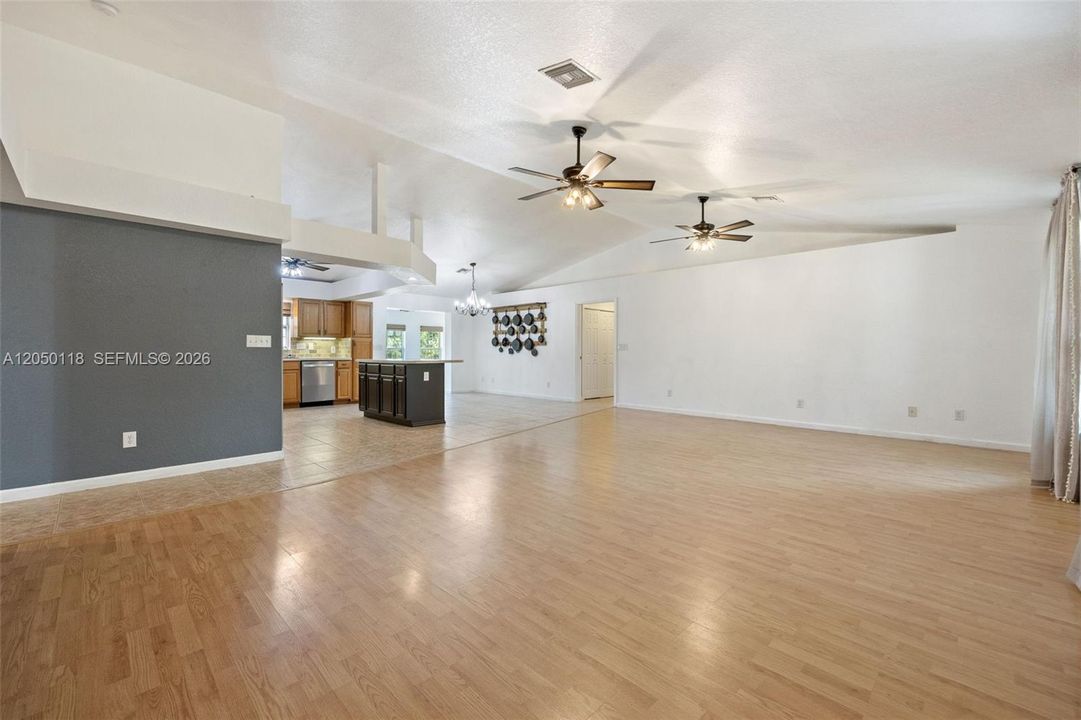 En Venta: $575,000 (3 camas, 2 baños, 0 Pies cuadrados)
