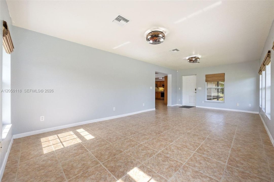 En Venta: $575,000 (3 camas, 2 baños, 0 Pies cuadrados)