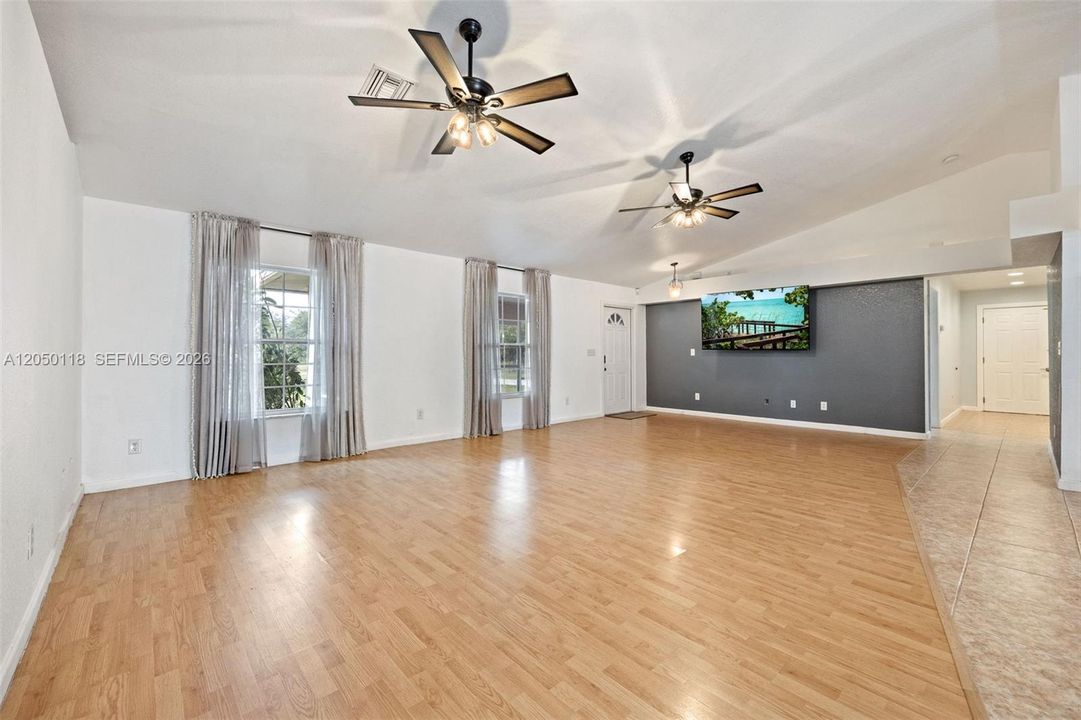 En Venta: $575,000 (3 camas, 2 baños, 0 Pies cuadrados)