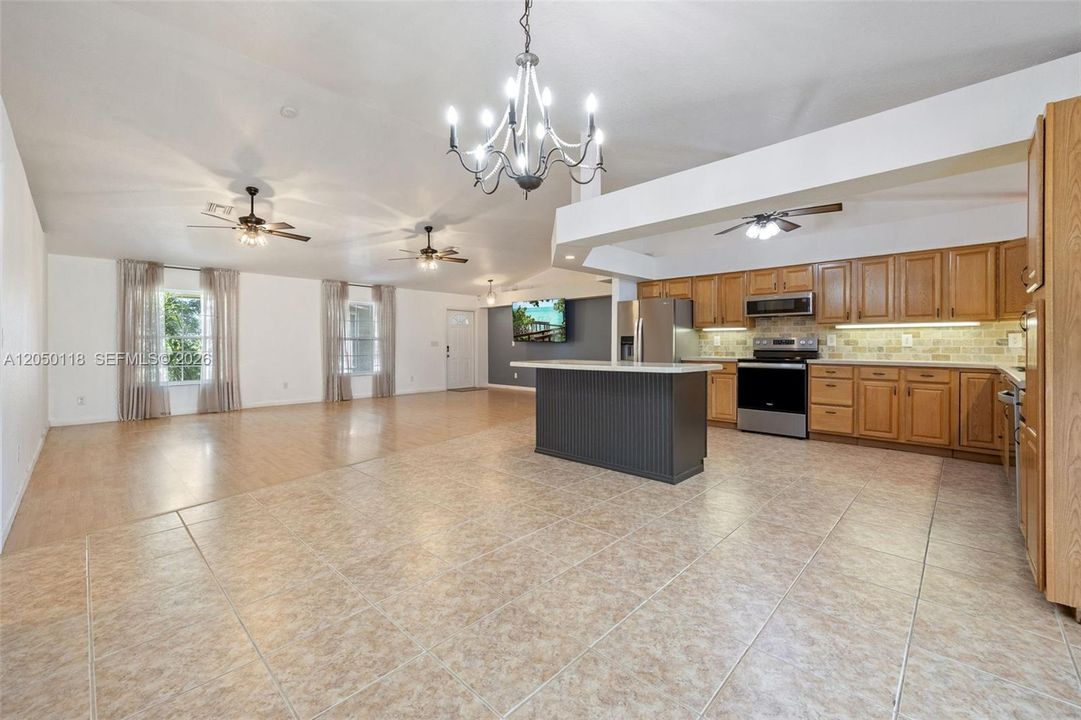 En Venta: $575,000 (3 camas, 2 baños, 0 Pies cuadrados)