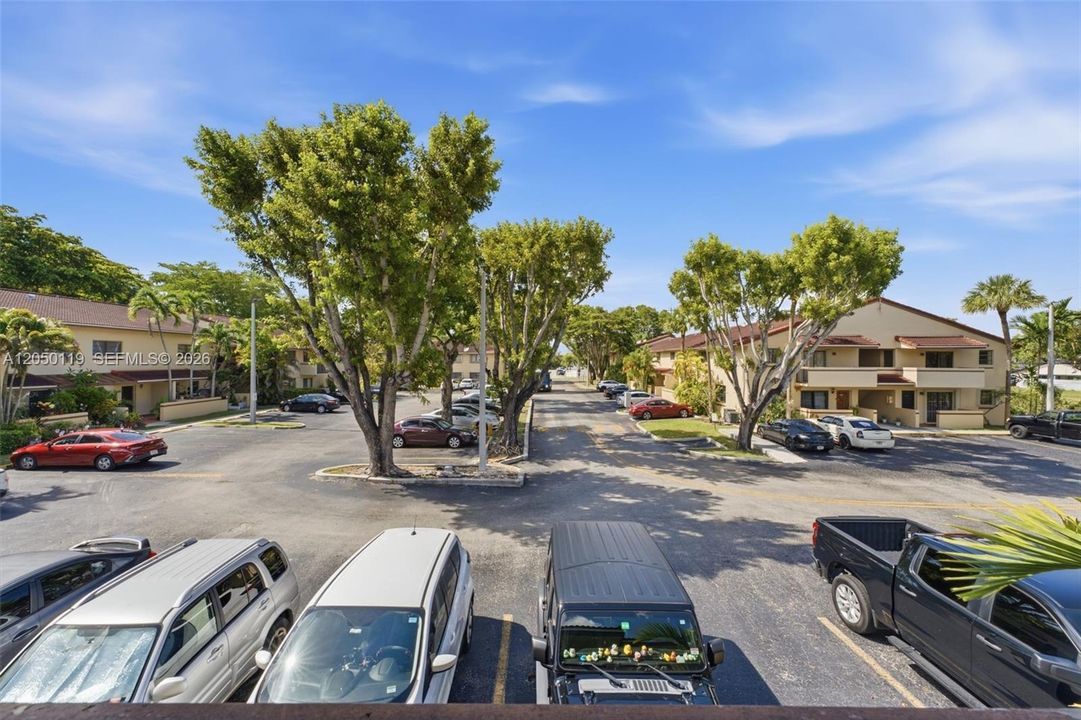 For Sale: $317,000 (2 beds, 2 baths, 1030 Square Feet)