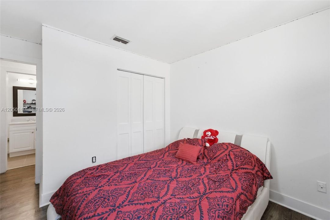 For Sale: $317,000 (2 beds, 2 baths, 1030 Square Feet)