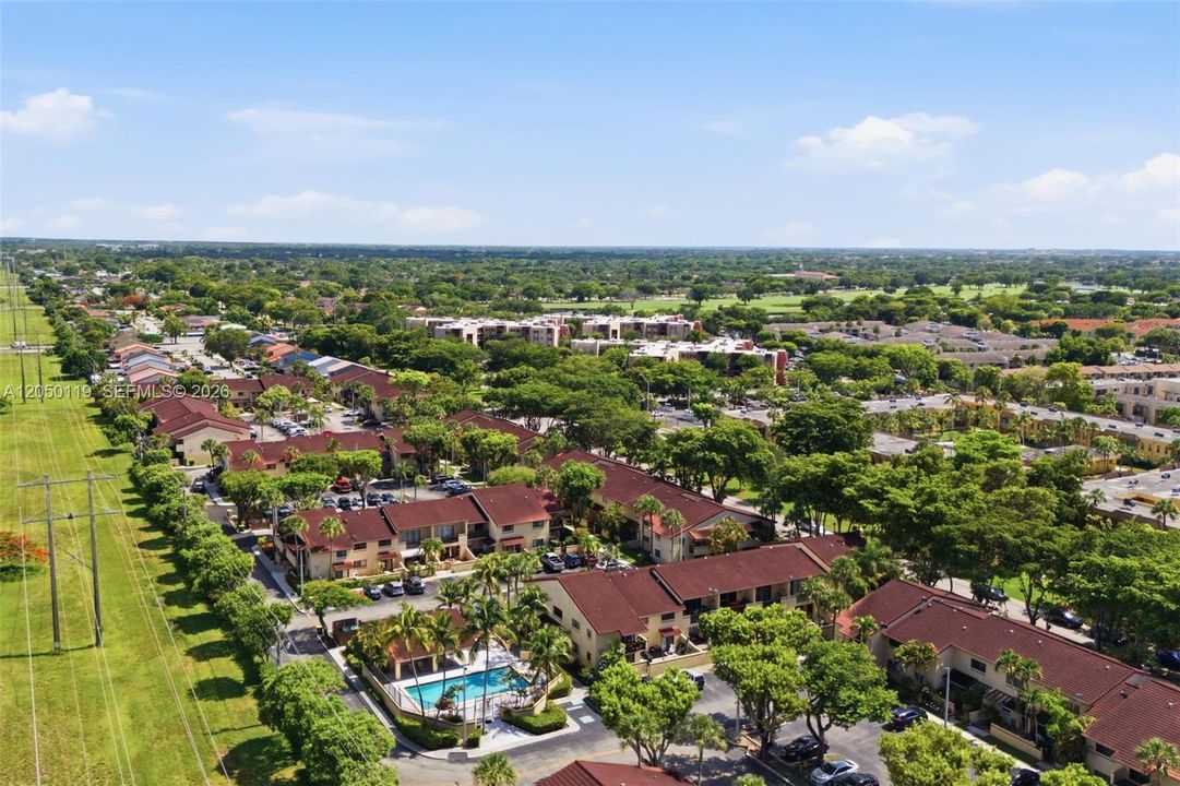 For Sale: $317,000 (2 beds, 2 baths, 1030 Square Feet)