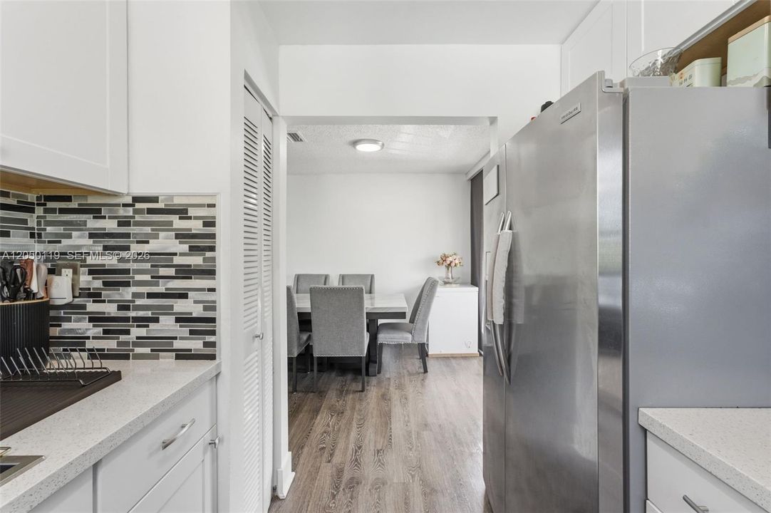 For Sale: $317,000 (2 beds, 2 baths, 1030 Square Feet)