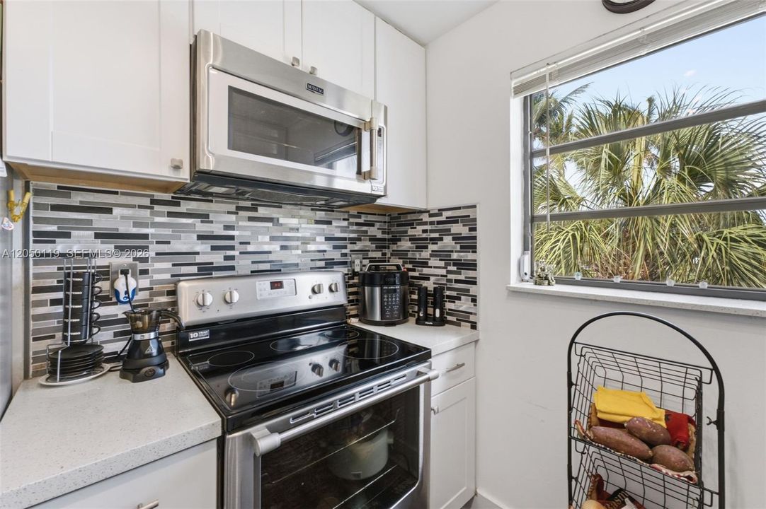 For Sale: $317,000 (2 beds, 2 baths, 1030 Square Feet)