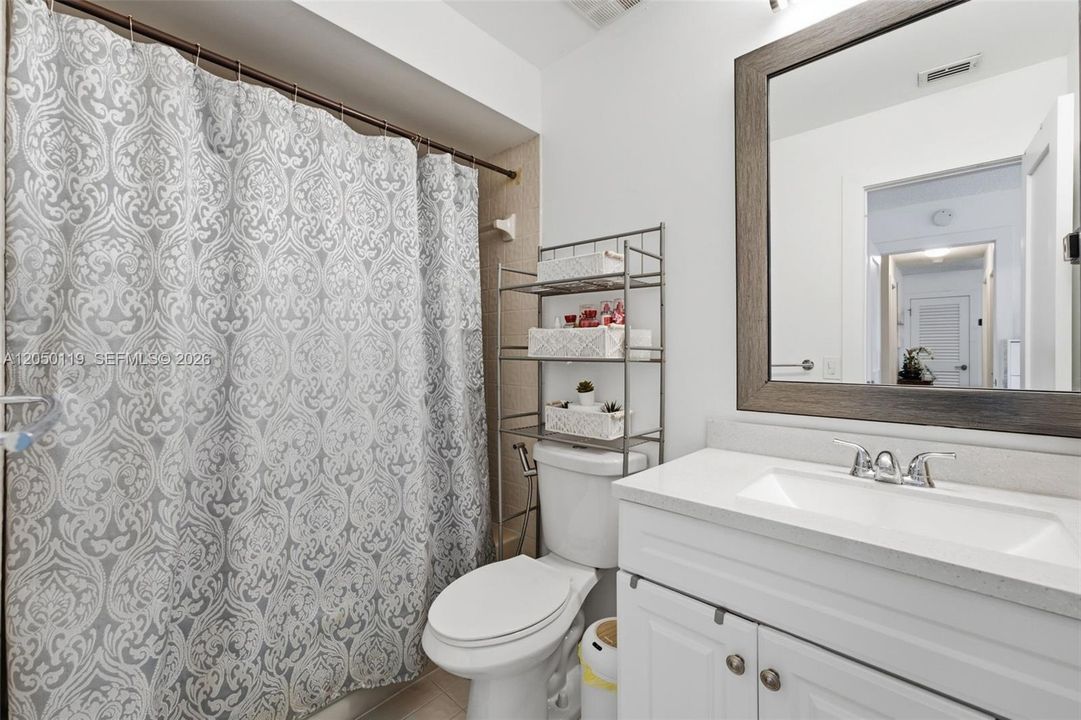For Sale: $317,000 (2 beds, 2 baths, 1030 Square Feet)