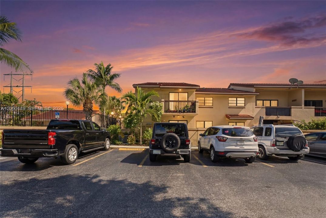 For Sale: $317,000 (2 beds, 2 baths, 1030 Square Feet)