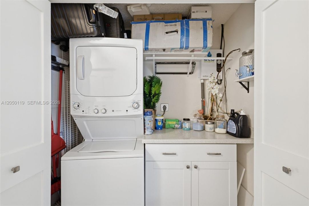 For Sale: $317,000 (2 beds, 2 baths, 1030 Square Feet)