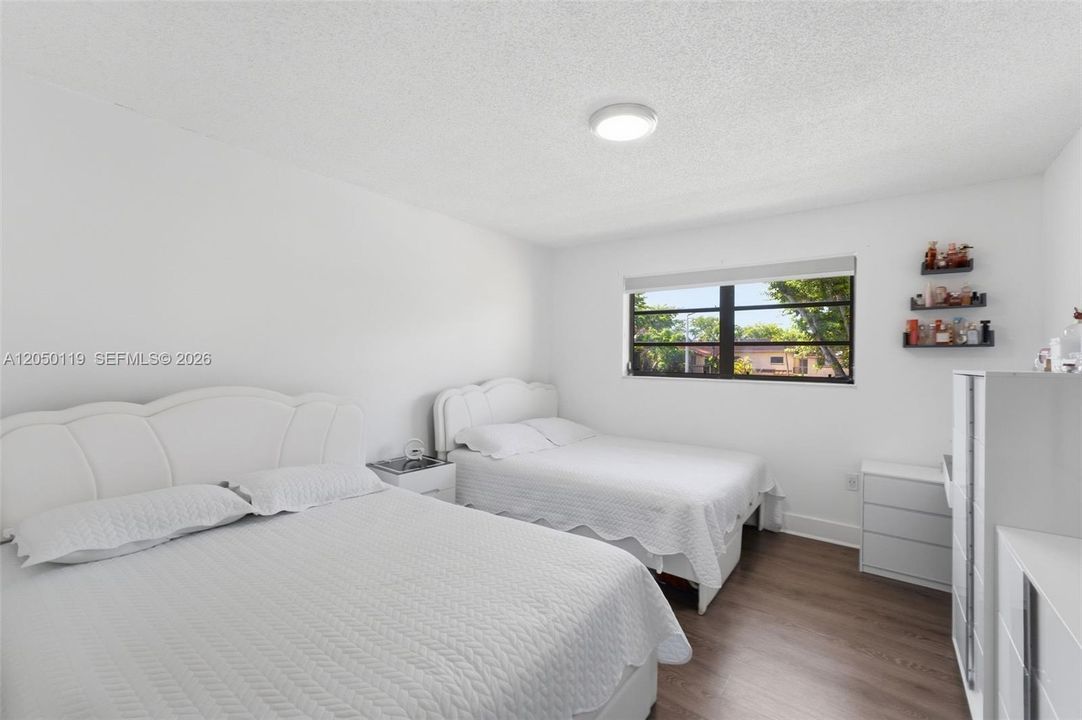 For Sale: $317,000 (2 beds, 2 baths, 1030 Square Feet)