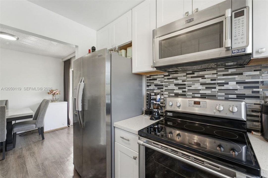 For Sale: $317,000 (2 beds, 2 baths, 1030 Square Feet)