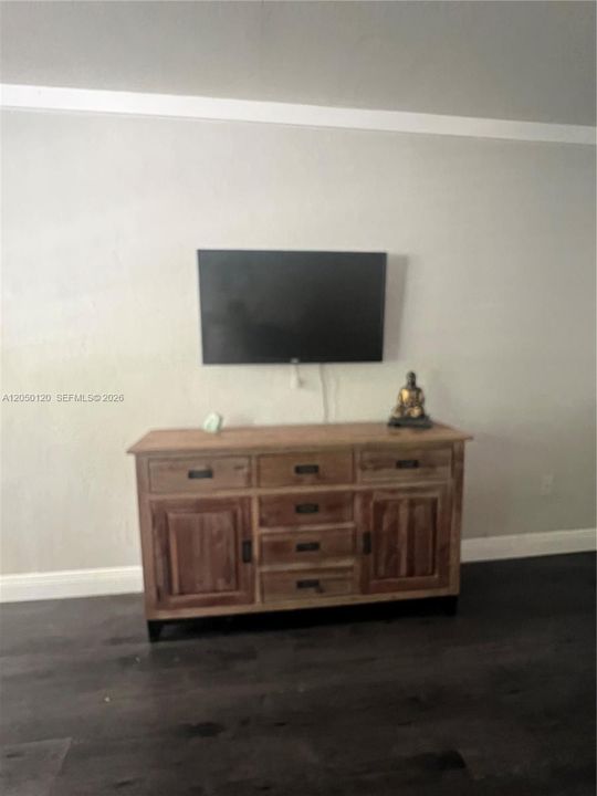 For Rent: $1,600 (0 beds, 1 baths, 434 Square Feet)