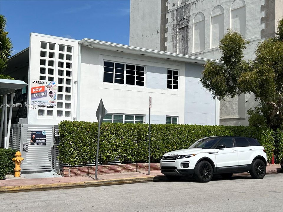 For Rent: $1,600 (0 beds, 1 baths, 434 Square Feet)