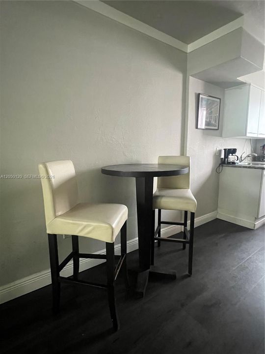 For Rent: $1,600 (0 beds, 1 baths, 434 Square Feet)