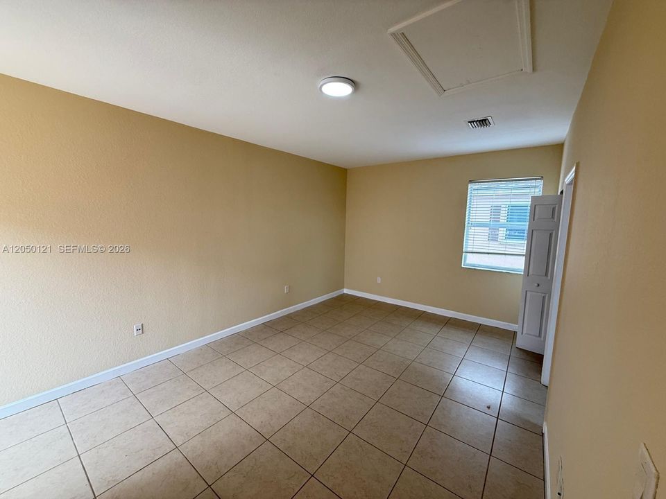 For Rent: $1,600 (0 beds, 1 baths, 2312 Square Feet)