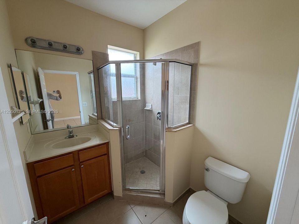 For Rent: $1,600 (0 beds, 1 baths, 2312 Square Feet)