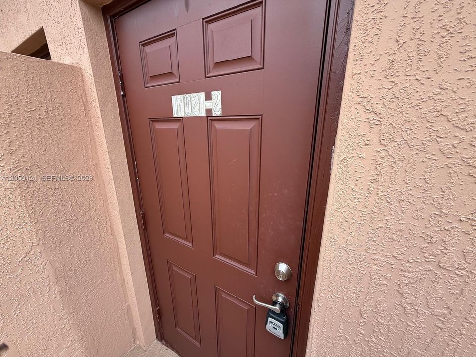 For Rent: $1,600 (0 beds, 1 baths, 2312 Square Feet)