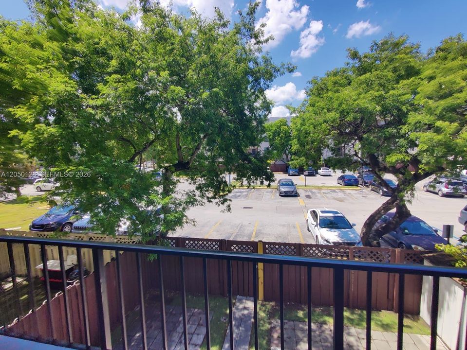 For Rent: $1,900 (2 beds, 2 baths, 996 Square Feet)