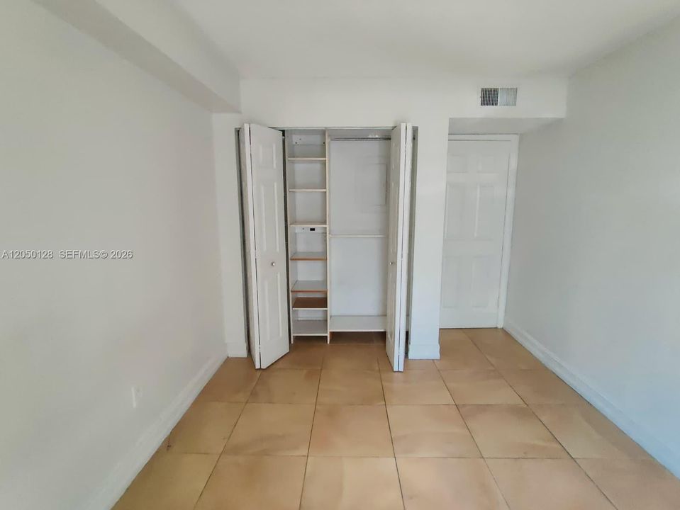 For Rent: $1,900 (2 beds, 2 baths, 996 Square Feet)