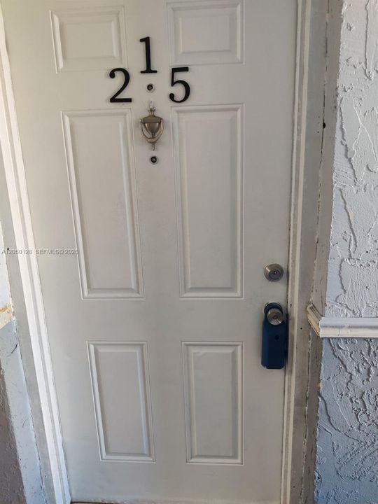 For Rent: $1,900 (2 beds, 2 baths, 996 Square Feet)