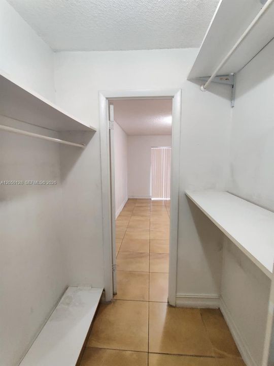 For Rent: $1,900 (2 beds, 2 baths, 996 Square Feet)