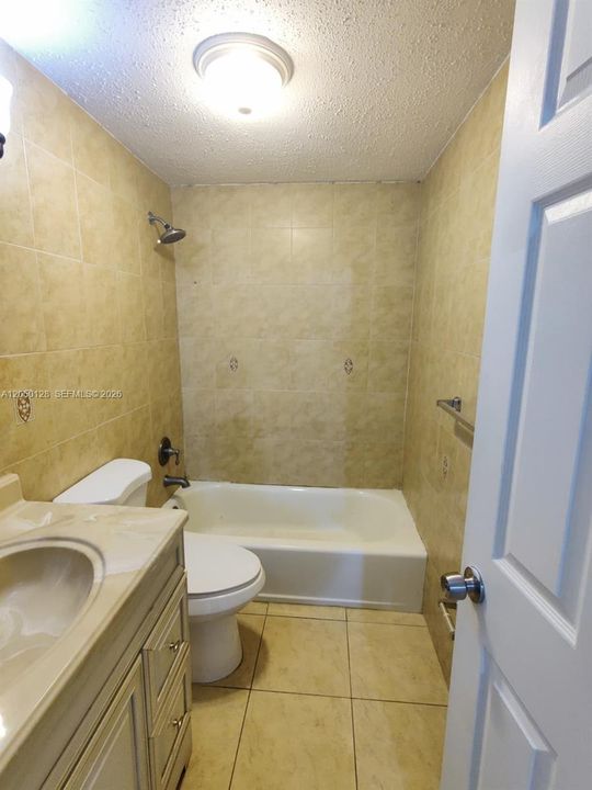 For Rent: $1,900 (2 beds, 2 baths, 996 Square Feet)