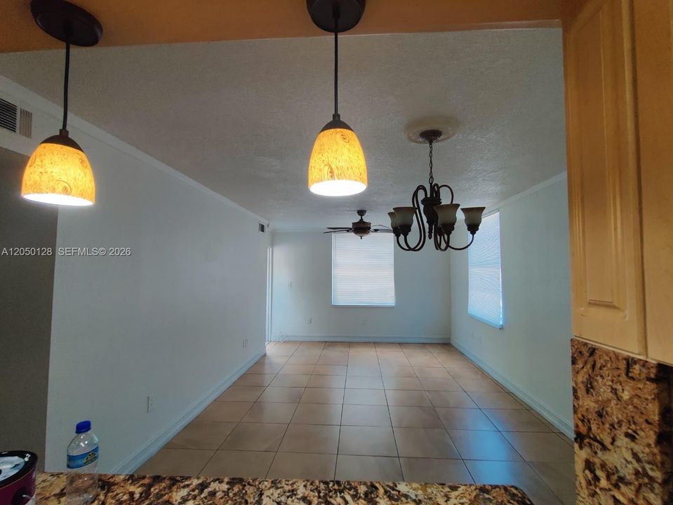 For Rent: $1,900 (2 beds, 2 baths, 996 Square Feet)