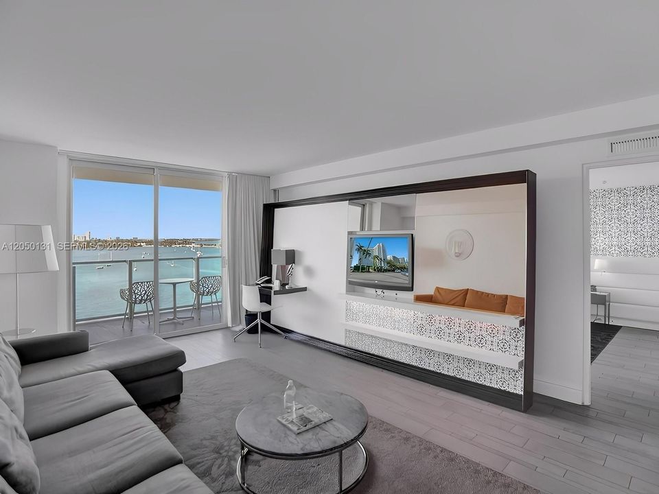 For Sale: $499,000 (1 beds, 1 baths, 694 Square Feet)