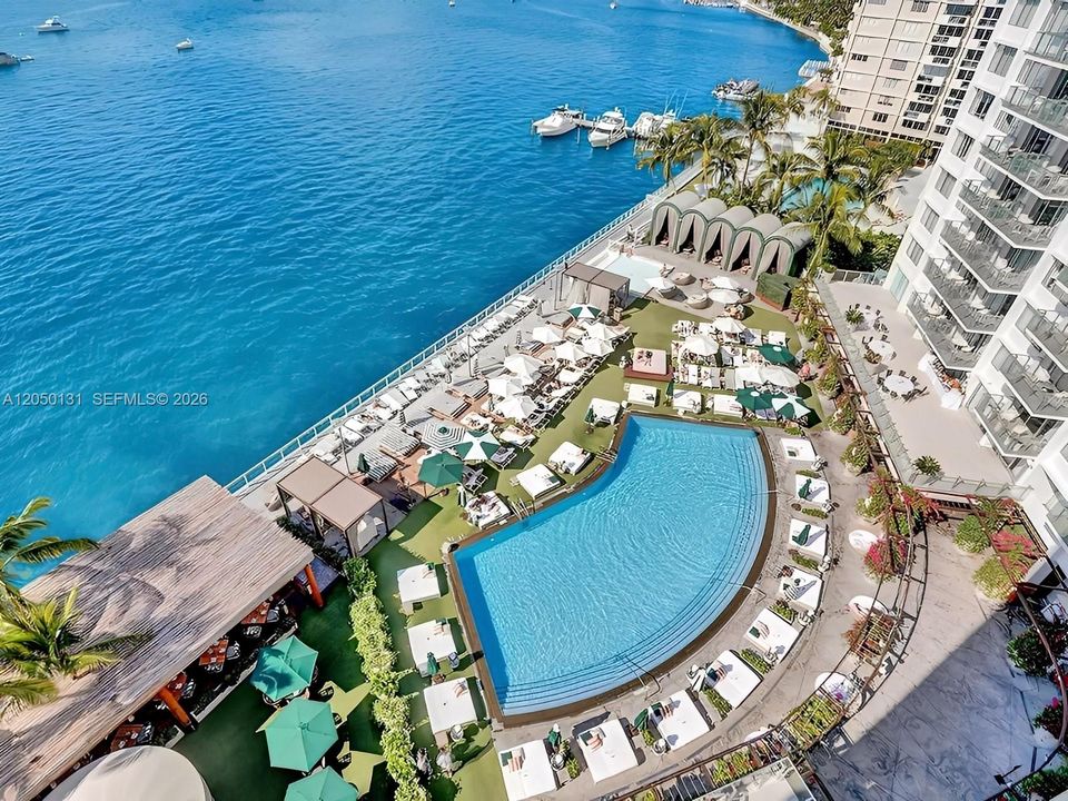 For Sale: $499,000 (1 beds, 1 baths, 694 Square Feet)