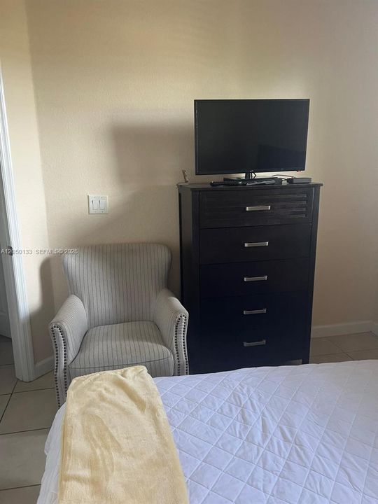 В аренду: $1,100 (1 спален, 1 ванн, 1526 Квадратных фут)