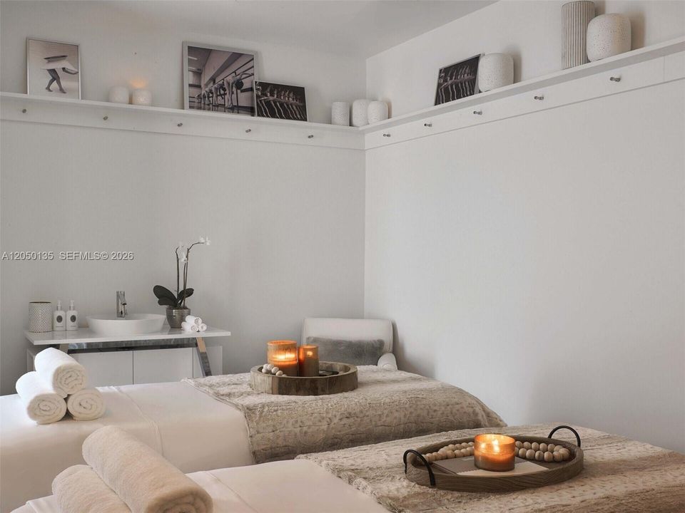 For Rent: $3,800 (1 beds, 1 baths, 649 Square Feet)
