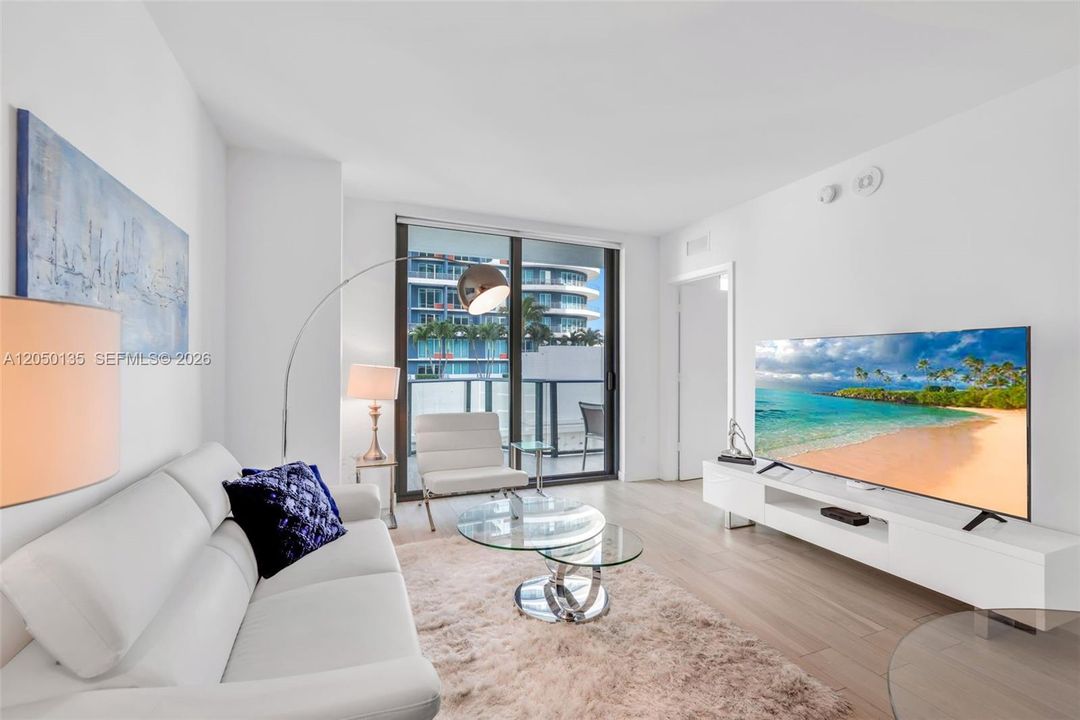 For Rent: $3,800 (1 beds, 1 baths, 649 Square Feet)