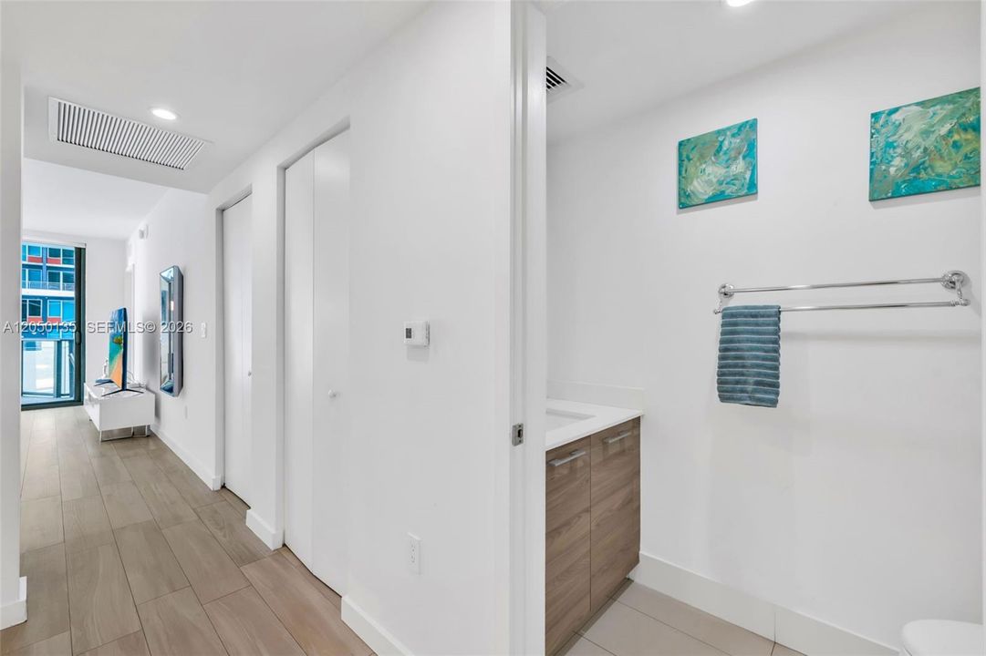 For Rent: $3,800 (1 beds, 1 baths, 649 Square Feet)