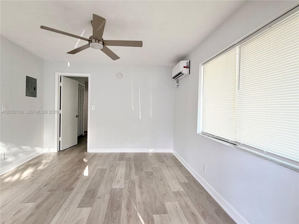 For Rent: $2,350 (1 beds, 1 baths, 799 Square Feet)