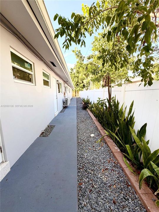 For Rent: $2,350 (1 beds, 1 baths, 799 Square Feet)